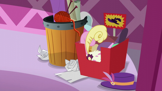 File:Rarity's clearance bin S6E6.png