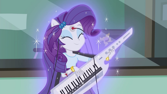 File:Rarity starts glowing EG3.png