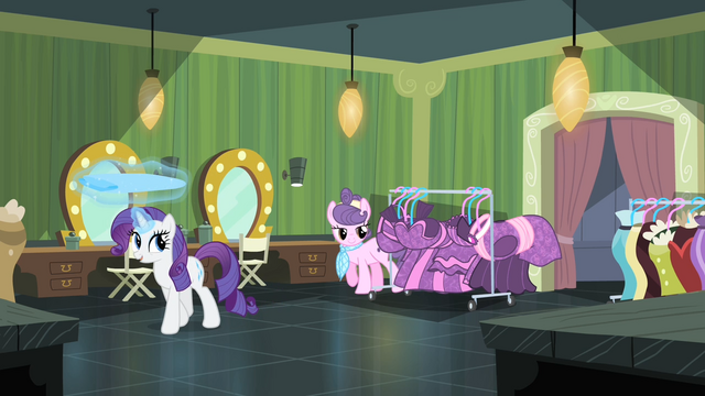 File:Rarity 'I'm sure your collection is equally lovely' S4E08.png