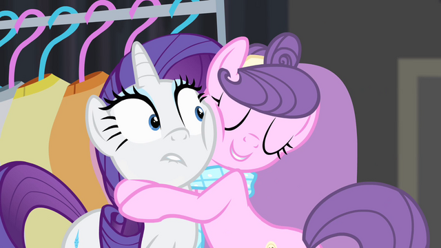 File:Suri hugging Rarity S4E08.png