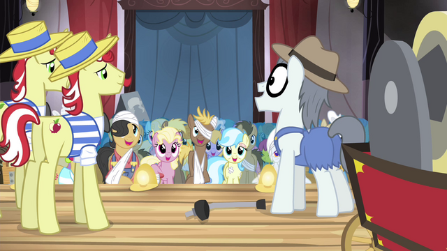 File:Audience surprised S4E20.png