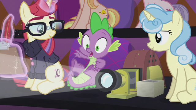 File:Spike startled S5E25.png