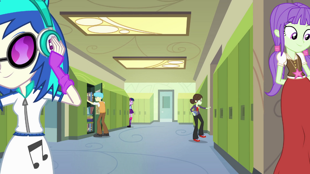File:DJ Pon-3 with headphones EG.png
