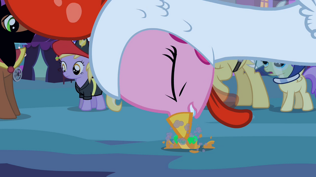 File:Pinkie Pie opening candy with beak S2E04.png