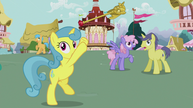File:Lemon Hearts throws the Twilicane up S5E9.png