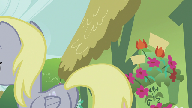 File:Derpy leaves S5E9.png