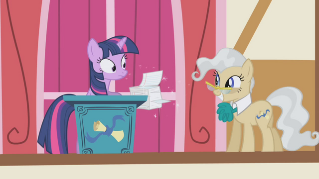 File:Twilight not happy to see the mayor S01E04.png