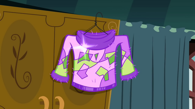 File:Rarity's jumper S2E5.png