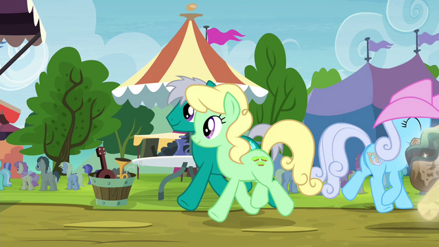 File:Apple Honey in line for oat burgers S4E22.png
