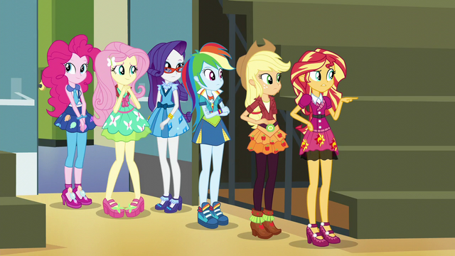 File:Sunset Shimmer pointing at Twilight EG3.png