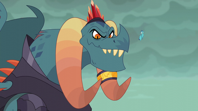 File:Torch looking around S6E5.png