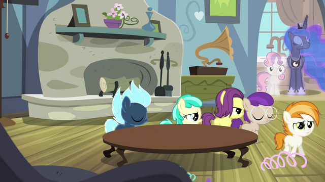 File:Foals leaving the party S4E19.png