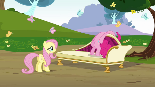 File:Pinkie Pie dangling her head S3E3.png