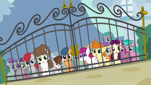 File:Foals outside Diamond Tiara's front gate S4E15.png