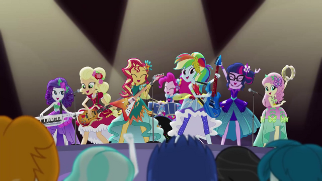 File:The Rainbooms performing Legend You Were Meant to Be EG4.png