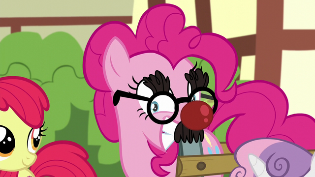 File:Pinkie grinning nervously S5E19.png