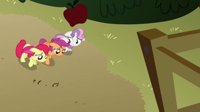 File:CMC walking towards the clubhouse S3E04.png