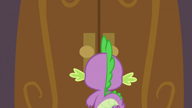 File:Spike outside castle door S3E2.png