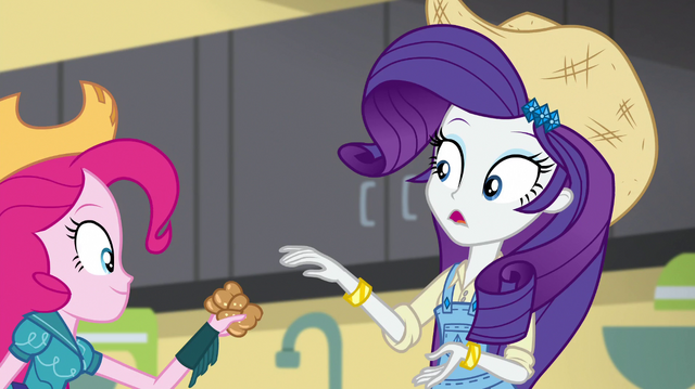 File:Pinkie Pie takes Rarity's apple fritter EGS1.png