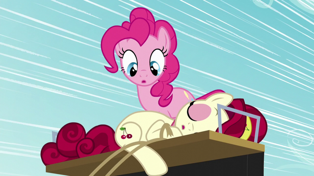 File:Pinkie sees rope S5E11.png