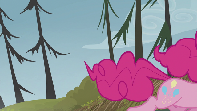 File:Pinkie runs away S5E8.png