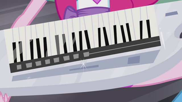 File:Keytar in Pinkie's hands EG2.png