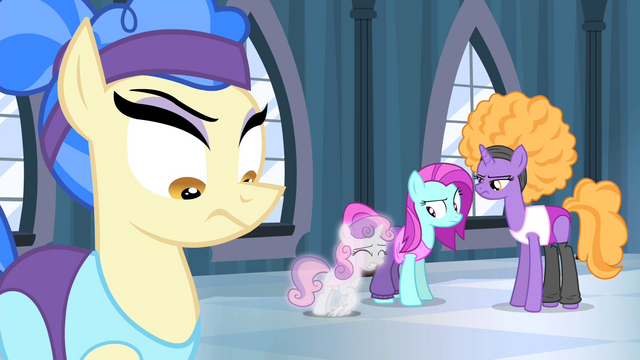 File:Sapphire Shores and dancers unimpressed S4E19.png