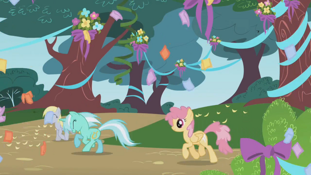 File:Derpy, Lyra Heartstrings, and Orange Swirl run for the party S1E02.png
