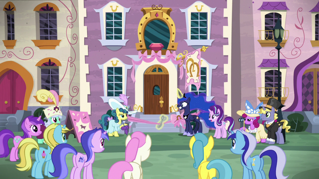 File:Princess Luna having trouble cutting the ribbon S7E10.png