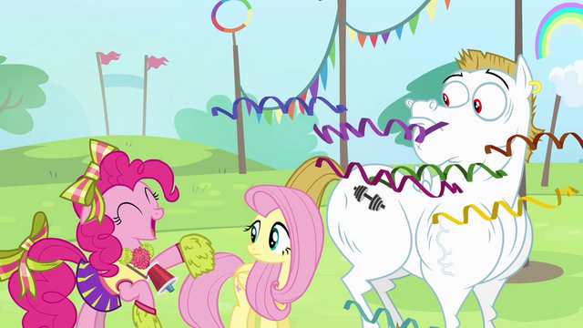 File:Pinkie Pie throws confetti S4E10.png