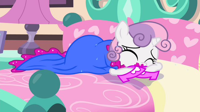 File:Younger Sweetie Belle crying in bed S4E19.png