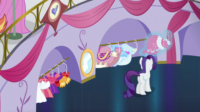 File:Rarity hangs up the last dress S5E14.png
