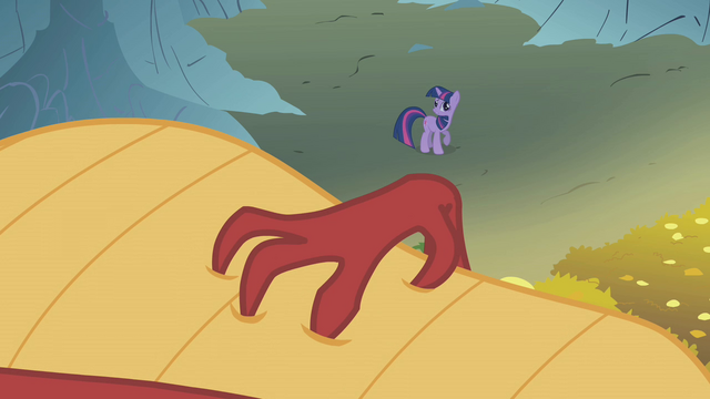 File:Dragon scratching himself S1E07.png