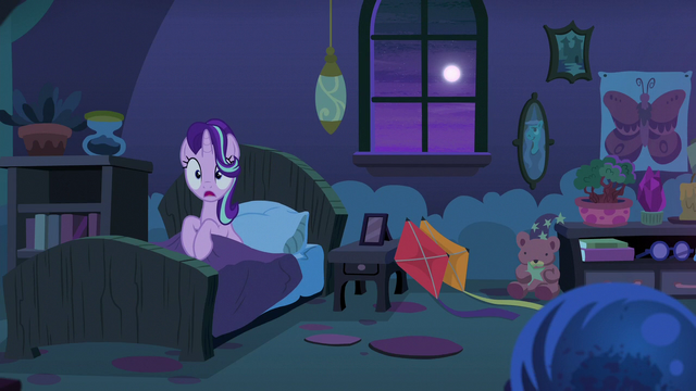 File:Starlight Glimmer wakes up in her bedroom S6E25.png