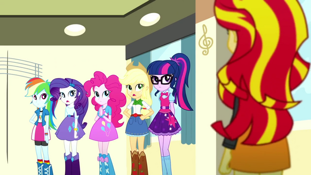 File:Sunset Shimmer interrupts the photo shoot SS7.png
