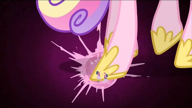 File:Cadance stepping on small Twilight S2E25.png