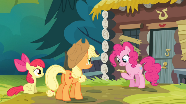 File:Pinkie Pie "reading" the note S4E09.png