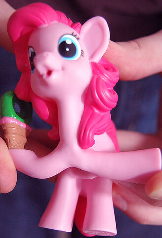 File:Pinkie iDerped Carly H.jpg