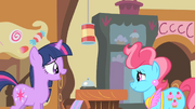 Twilight talking to Mrs. Cake S1E25.png