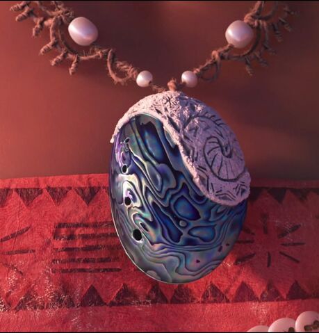 File:Moana; Moana's Necklace.jpg