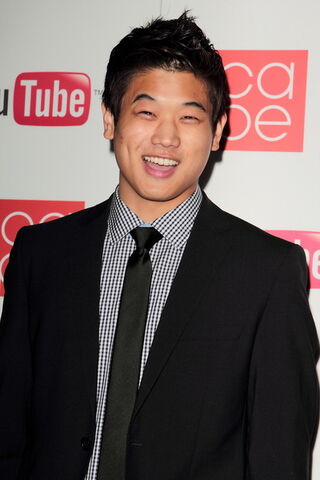 File:Ki Hong Lee.jpg