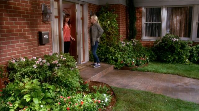 File:Christy and Candace (Apology).jpg