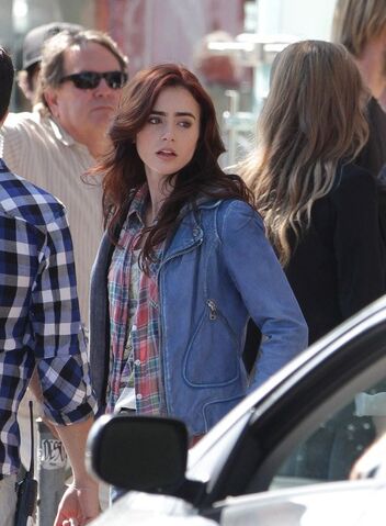 File:Lily-collins-082112-3.jpg