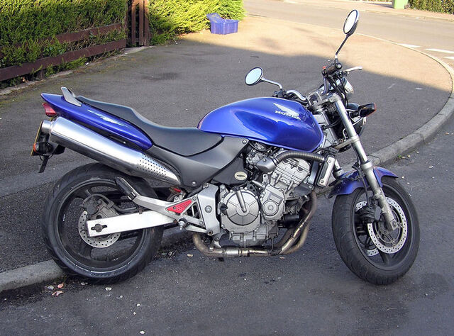 Datei:Year2000.honda.cb600f.hornet.arp.jpg