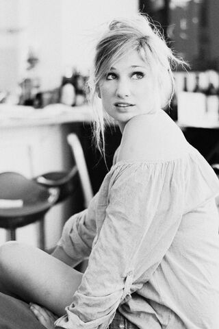 Fichier:Diane Portrait 1.jpg