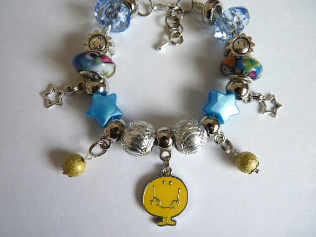 File:Mrhappybracelet.jpg