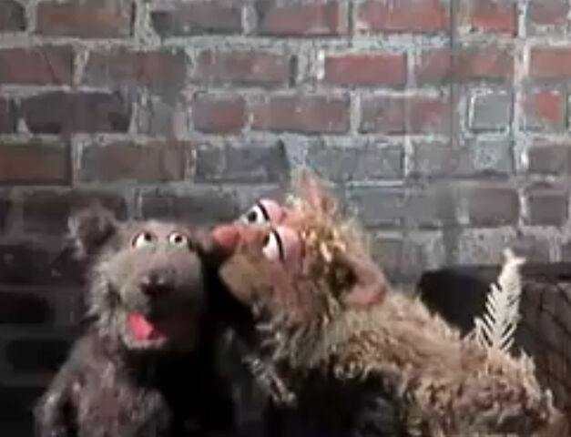 File:Kiss-DogCat.jpg