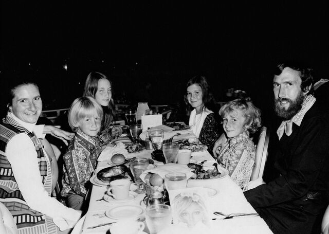 File:Henson family dinner.jpg