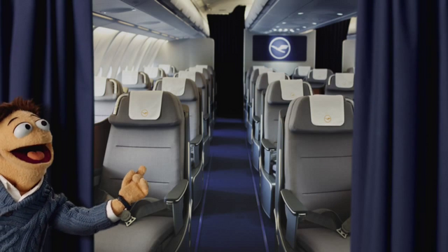 File:Lufthansa-MissPiggy-(April2014)-07.png