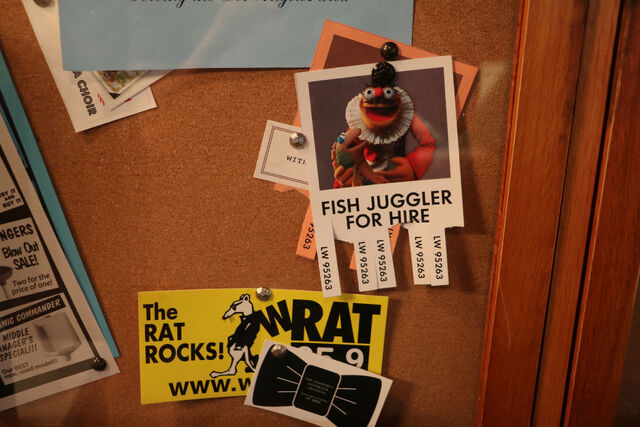 File:PizzeRizzo bulletin board 05.jpg